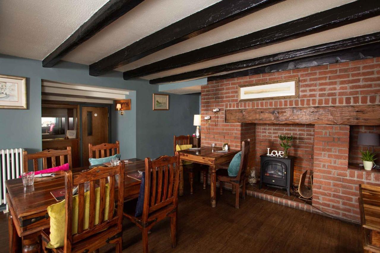 Queens Head Hotel Berwick Upon Tweed Esterno foto